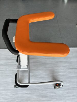 【中古品】 アルコーSK（非課税）歩行車 歩行器 馬蹄型 肘置き 星光医療器製作所